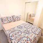 Cozy Koreatown/Hollywood 2 Bedroom